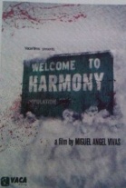 P�ster de Y pese a todo (Welcome to Harmony)