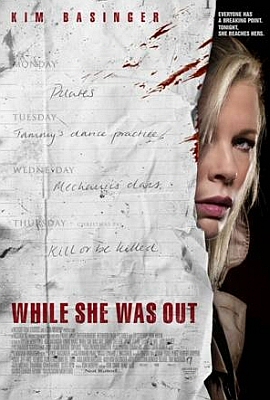 Cartel de Perseguida (While She Was Out)