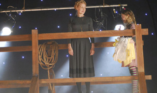 Foto, imagen de  (Phoebe in Wonderland)