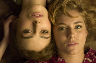 Im�genes de En el l�mite del amor (The Edge of Love)