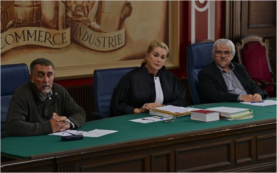 Imagen de La cabeza alta (La tête haute)
