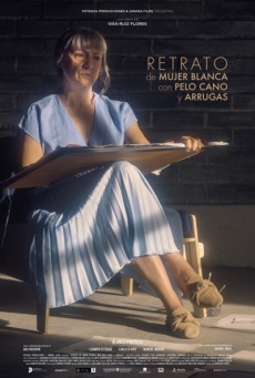 Retrato de mujer blanca con pelo cano y arrugas Imagen de Retrato de mujer blanca con pelo cano y arrugas